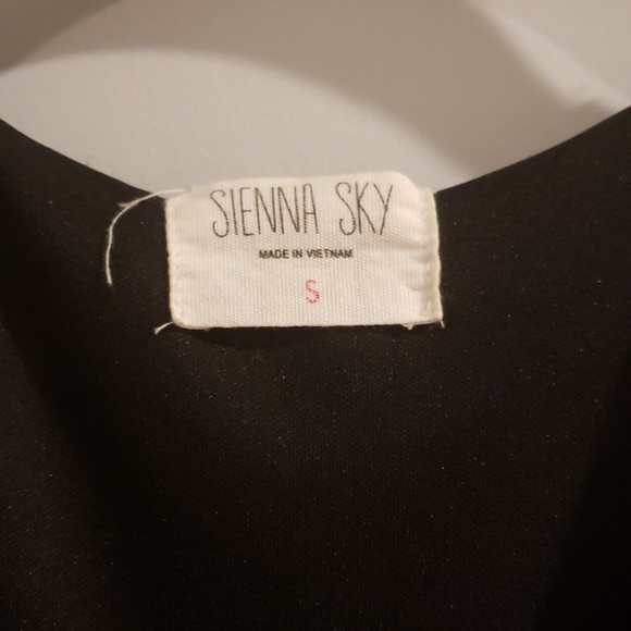 Romper - Picture 3 of 4